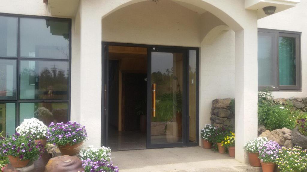 Baghdad House Villa Чеджу Екстериор снимка